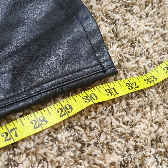 Zara black faux leather 90s wide leg high rise pants - Picture 9 of 13